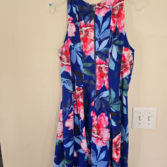 Women's Size 16 Floral Keyhole Dress - Picture 2 of 6